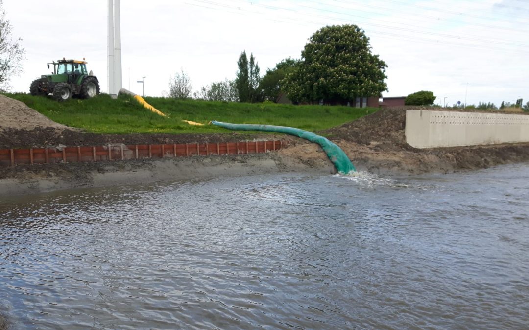 Ontgraven vijver volpompen Boskalis